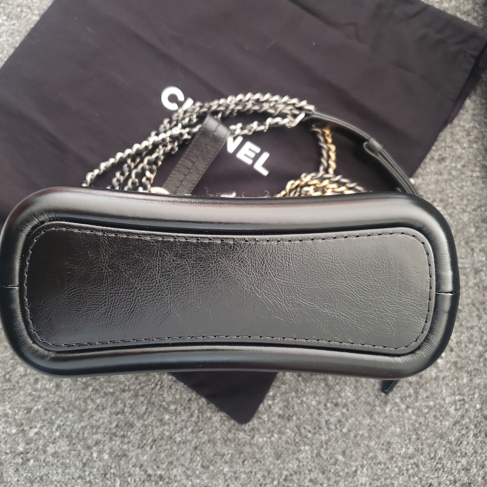 FINAL WEEKEND!NWOT Authentic Chanel Ivory Tweed & Black Calfskin Small Gabrielle - Picture 6 of 12